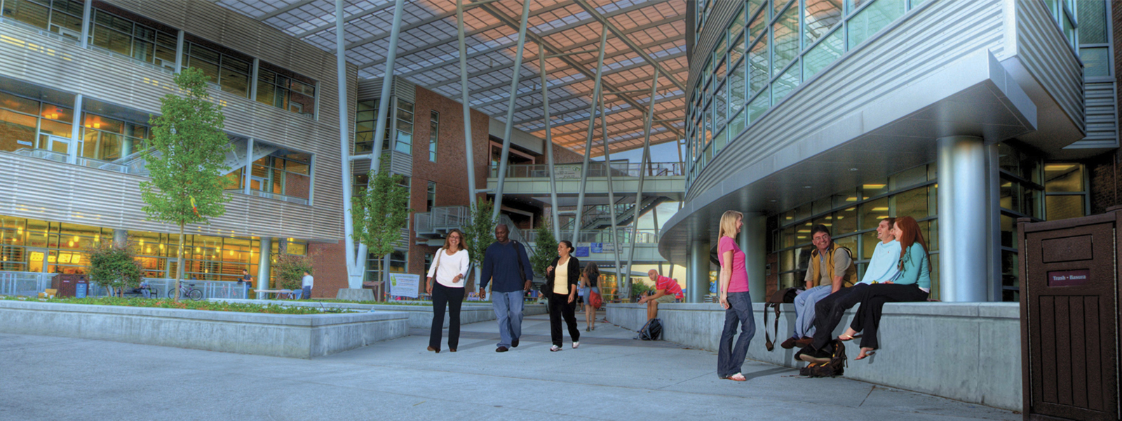 Students stroll through the Student Union atrium.