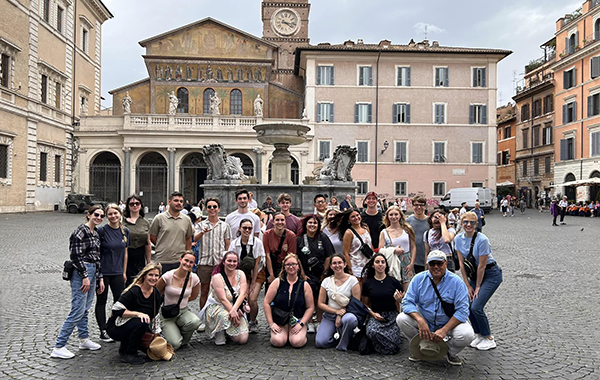 UNF students and faculty in Italy