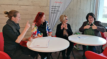 Eva Sacherer, Dagmar Schnepf, Sherry Shaw and Birgit Münzer speaking in sign